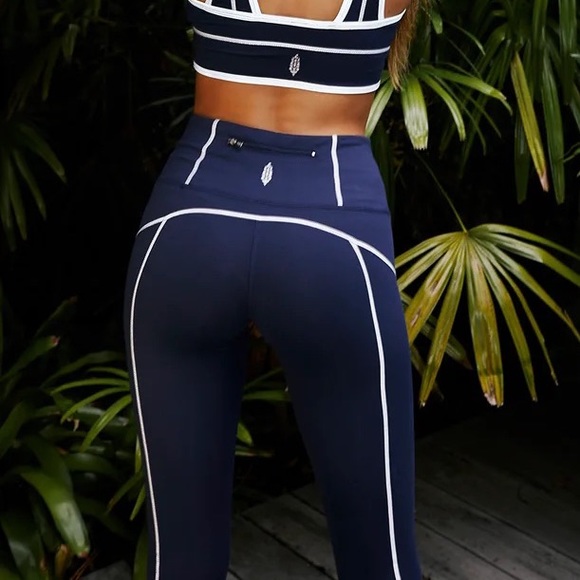 FP Movement You’re a Peach Legging Navy - Picture 4 of 7